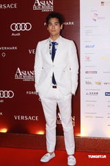 幻灯图集：亚洲电影大奖红毯 桂纶镁徐若瑄争艳