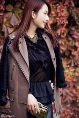 组图：张俪深秋街拍大片玩转英伦复古风