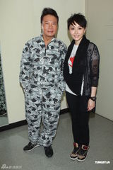 组图：曾志伟络腮胡造型亮相 钱嘉乐汤盈盈秀恩爱