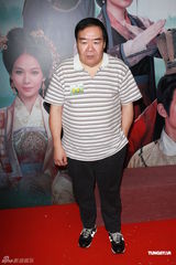 组图：黎耀祥为新剧造势 自曝配合太太再造人