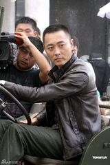 组图：谍战大戏《铁血尖刀》沈晓海再现硬汉形象