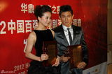 组图：华鼎奖刘诗诗吴奇隆获媒体最受欢迎演员