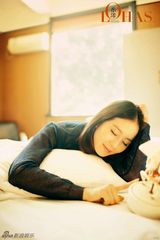 组图：刘诗诗温暖午后写真 淡然闲适美好
