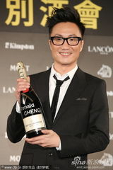 组图：金马奖闭幕庆功酒会获奖者开心亮相