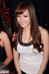 高清组图：女星齐集比基尼派对 众嫩模争妍斗丽