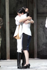 组图：何韵诗纪念入行10年 《贾宝玉》20场演毕谢幕