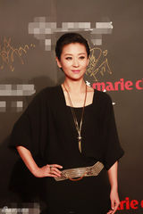 组图：苗圃出席杂志庆典 香车美女星光四射