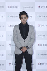 独家高清：群星闪耀大钟奖红毯 俊男靓女秒菲林