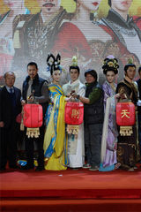 组图：范冰冰险遭李治廷袭胸 女演员齐晒半球