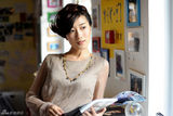 组图：白茹拍摄《影视圈》大片 展知性熟女气质