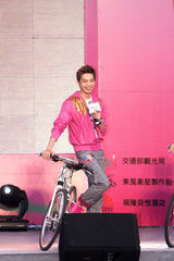 幻灯组图：飞轮海邀请粉丝共同宣传台湾观光