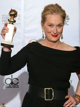 高清组图：梅丽尔-斯特里普获影后 开心展示奖杯