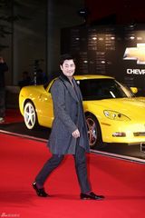 组图：韩国SIA时尚颁奖举行 张东健获大奖