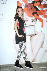 幻灯组图：关颖夜店首唱热舞新专辑 拍MV紧张没食欲