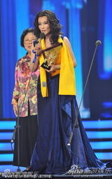 组图：葛优刘晓庆同获年度杰出成就奖