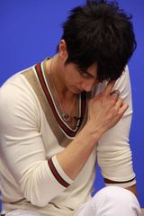 高清组图：吴尊做客新浪花絮照 阳光美男表情百变