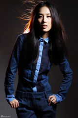 黄圣依登杂志封面亮宣言：从此刻起我走我路