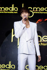 高清组图：韩彩英金汎(金范)等助阵HS韩星发布会