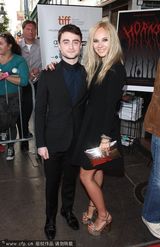 组图：《犄角》首映 哈利波特丹尼尔人气爆棚