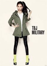 组图：金尹慧服装广告写真 容貌身材引人注目