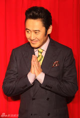 组图：吴秀波出席私人晚宴 告别Frank变绅士