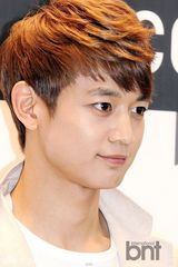 组图：SHINee等众星亮相时装品牌开店仪式