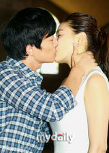 幻灯图：SBS剧《巨人》公开拍摄 李凡秀朴珍熙参加