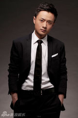 组图：吴健拍摄冬日写真 复古情调暖意十足