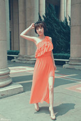 组图：穆婷婷街拍写真 古装美女焕发复古味