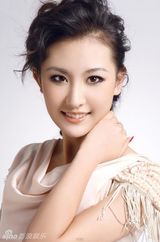 组图：徐嘉阳开拍杂志新年大片 性感而不失可爱