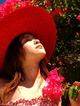 组图：人气AV女星朝美穗香将做人妻 百张美图回顾