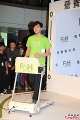 组图：张智霖挑战马拉松比赛 刘心悠自曝压力大