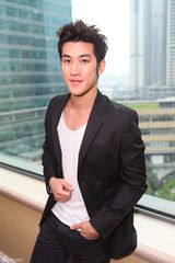 组图：新青年李治廷：某个瞬间我爱上范冰冰了