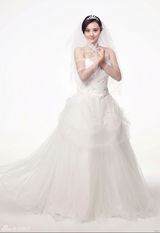 组图：甘露婚纱大片曝光 诠释圣洁之美婉约动人