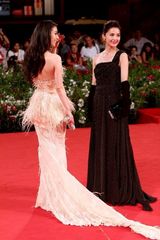 高清图：电影《白蛇传说》威尼斯电影节首映红毯