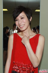 组图：钱嘉乐汤盈盈秀恩爱 人妻梁靖琪同场亮相