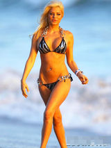 组图：花花公子女郎阿什丽海滩挺肉弹性感咸湿