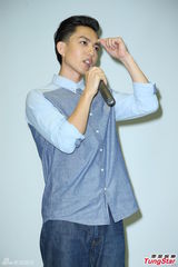 组图：林宥嘉出席新书签售 不承认与邓紫棋游学