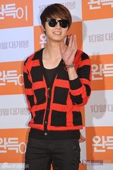 组图：《格斗少年菀得》首映众星云集 南圭丽等助阵