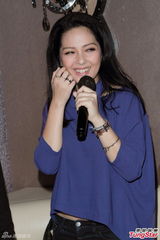 组图：卫兰KTV与粉丝共乐 望推出英文专辑