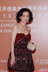群星闪耀嫣然基金晚宴 王菲旗袍装与李亚鹏恩爱