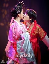 组图：SJ圭贤徐贤演绎《月亮怀抱太阳》帝妃恋