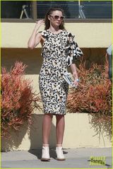 组图：可儿拍时尚大片 奥兰多爱妻美艳复古