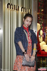 组图：舒淇大方露酥胸 朴信惠深V爆乳很有料