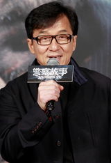 组图：《警察故事》曝主题曲MV 成龙开涮王力宏