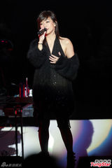 组图：张学友林忆莲献唱追忆林振强 Eason观看