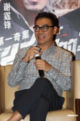 组图：刘青云宣传频耍宝 江一燕靓丽现身不慎走光