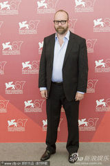 《巴尼的人生》记者会  女演员罗莎蒙德和男星谈笑