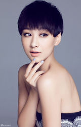 组图：穆婷婷露香肩美背 演绎性感“灰姑娘”