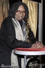 组图：奥斯卡小金人亮相 女星乌比-戈德堡剪彩